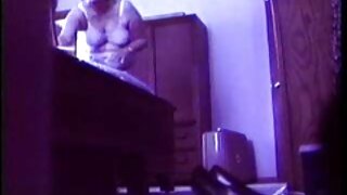 Den første anal plikas sievietes af en ung hore er optaget på video.